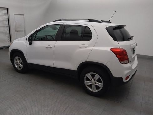 Used 2021 Chevrolet Trax LT w/ Premium Seat Package FWD image 3