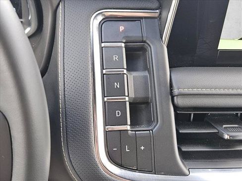 Used 2024 GMC Yukon SLT RWD image 14