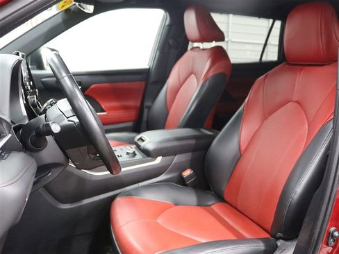 Used 2022 Toyota Highlander XSE image 8