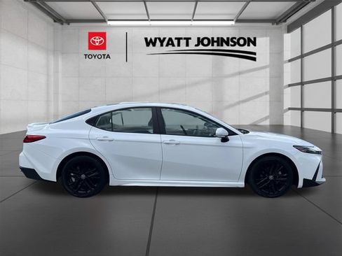 Used 2025 Toyota Camry SE FWD image 6