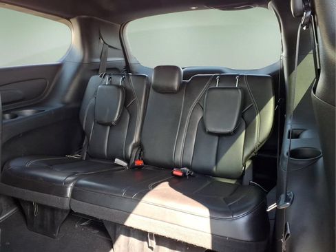 Used 2025 Chrysler Pacifica Select FWD image 7