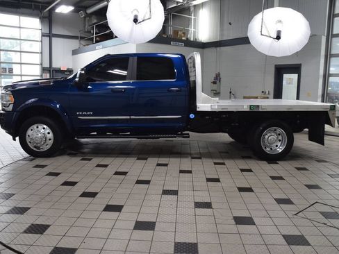 Used 2024 RAM 5500 4x4 Crew Cab image 3