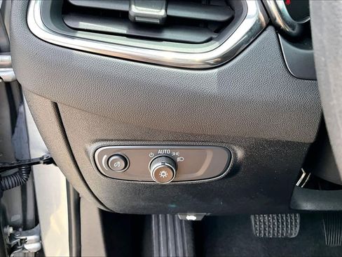 Used 2024 Chevrolet Equinox LS FWD image 32