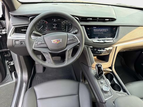 New 2026 Cadillac XT5 Luxury w/ LPO, ONYX Package FWD image 19