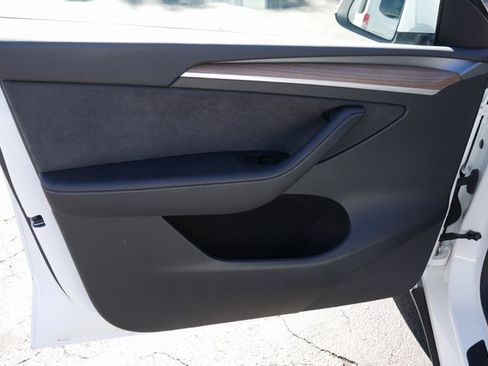 Used 2025 Tesla Model Y Long Range image 15