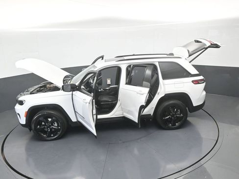 Used 2023 Jeep Grand Cherokee Altitude AWD/4WD image 64