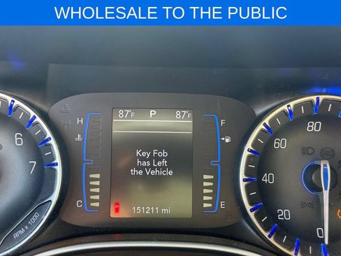Used 2017 Chrysler Pacifica Touring w/ Tire & Wheel Group FWD image 14