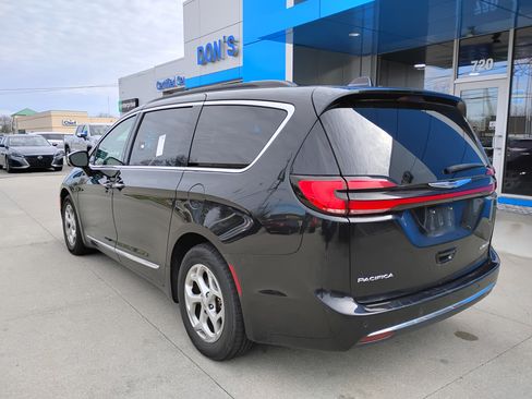 Used 2023 Chrysler Pacifica Limited image 2