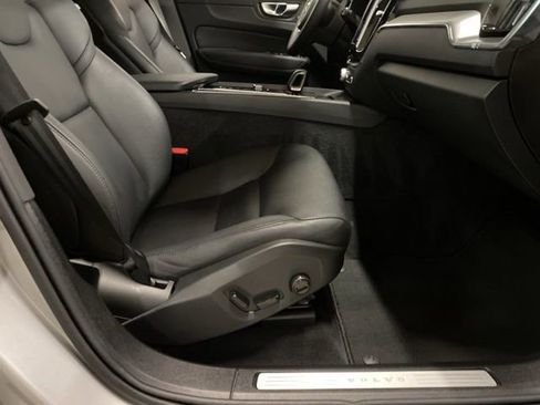 Used 2025 Volvo XC60 B5 Core image 83