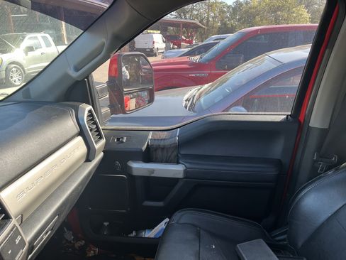 Used 2018 Ford F250 Lariat w/ Lariat Ultimate Package image 3