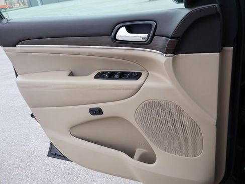 Used 2020 Jeep Grand Cherokee Overland image 33