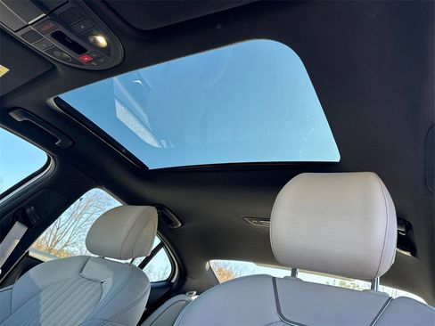 Used 2025 Genesis G70 2.5T w/ Sport Prestige Package image 32