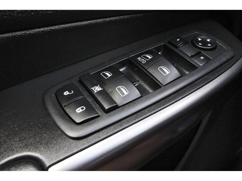 Used 2020 Jeep Cherokee Latitude w/ Mopar Interior Package FWD image 24