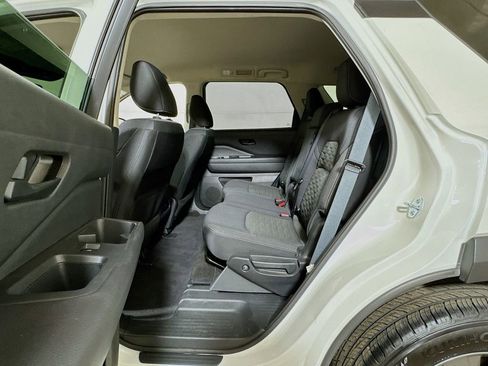 Used 2025 Nissan Pathfinder SV FWD image 21