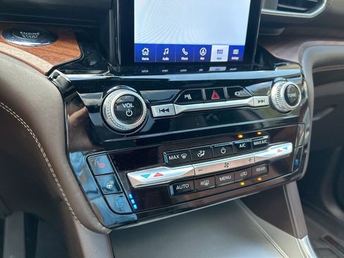 Used 2022 Ford Explorer King Ranch image 36