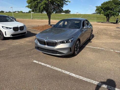 Certified 2026 BMW 530i image 1