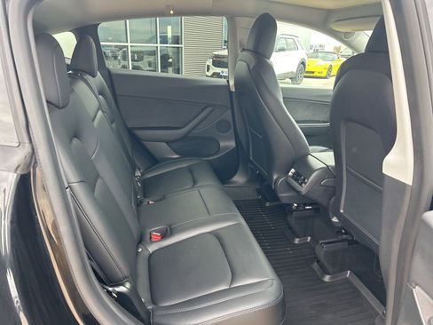 Used 2021 Tesla Model Y Long Range image 13