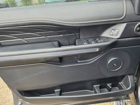Used 2018 Ford Expedition Platinum AWD/4WD image 5