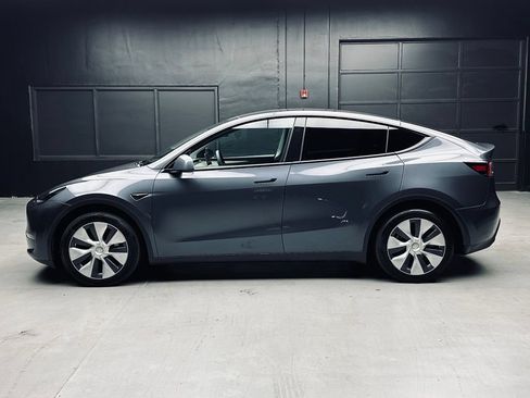 Used 2023 Tesla Model Y Long Range AWD/4WD image 4