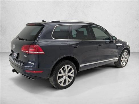 Used 2014 Volkswagen Touareg TDI image 5