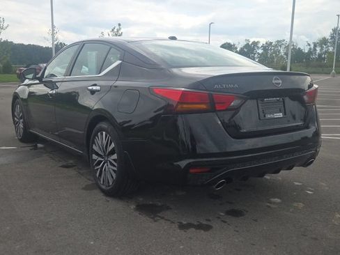 Used 2024 Nissan Altima 2.5 SV w/ SV Premium Package FWD image 11