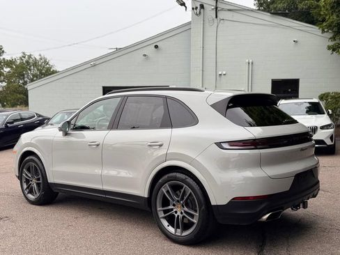 Used 2024 Porsche Cayenne AWD/4WD image 4