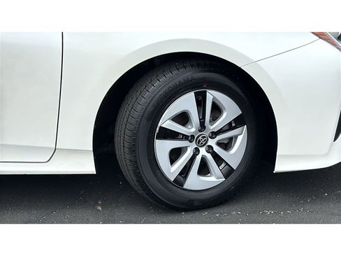 Used 2016 Toyota Prius Four w/ Advanced Technology Package FWD image 10
