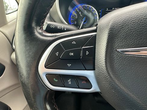 Used 2020 Chrysler Pacifica Touring-L FWD image 23