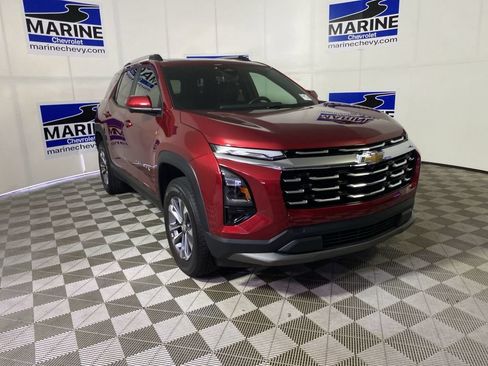 Used 2025 Chevrolet Equinox LT FWD image 1