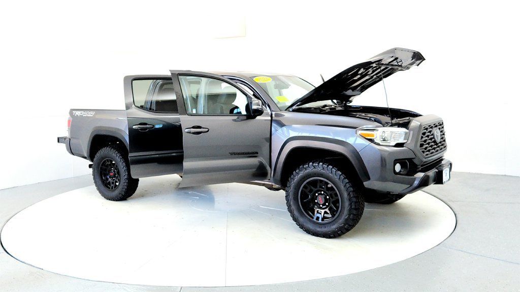 Used 2021 Toyota Tacoma TRD Off-Road w/ Technology Package AWD/4WD image 12