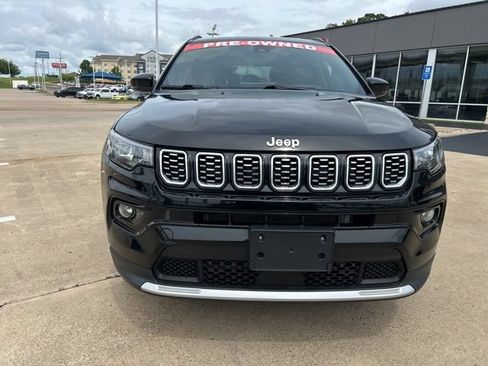 Used 2025 Jeep Compass Limited AWD/4WD image 2