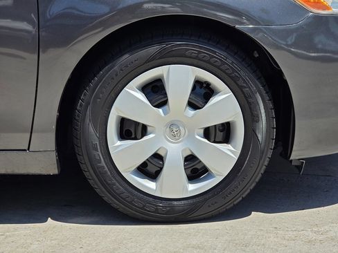Used 2009 Toyota Camry LE FWD image 13