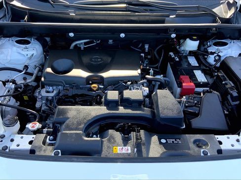 Certified 2025 Toyota RAV4 XLE FWD image 31