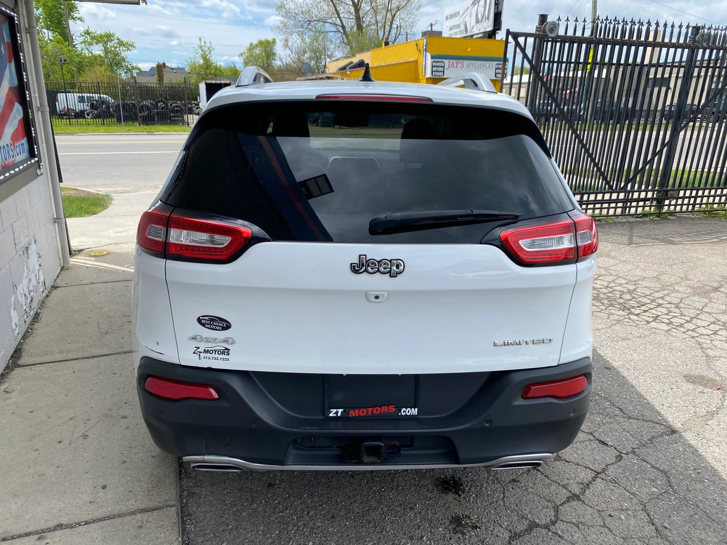 Used 2015 Jeep Cherokee Limited w/ Luxury Group AWD/4WD image 7
