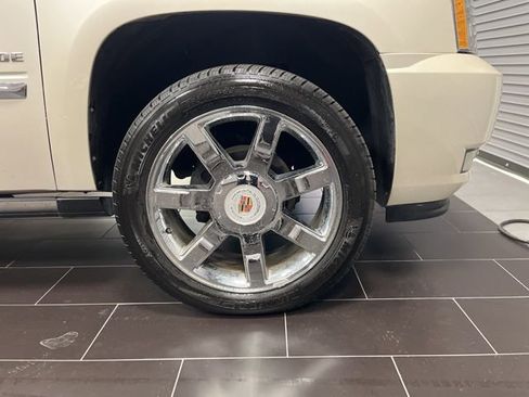 Used 2013 Cadillac Escalade Luxury image 9