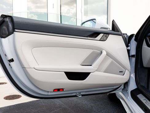 Used 2025 Porsche 911 Carrera image 22