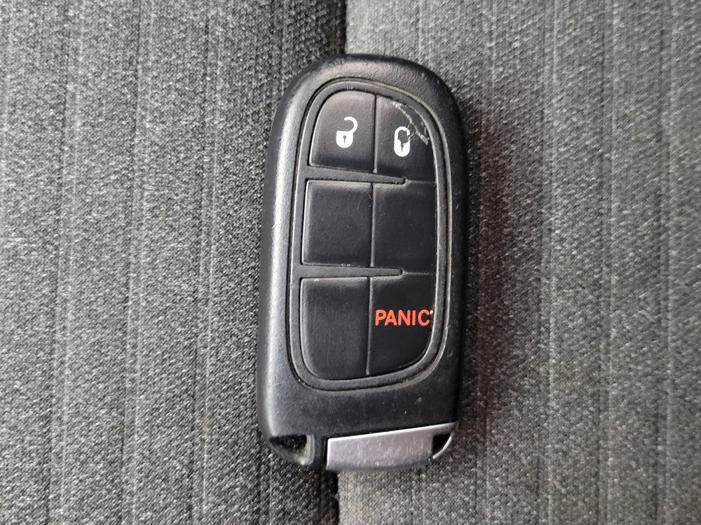 Used 2019 Jeep Cherokee Trailhawk AWD/4WD image 32