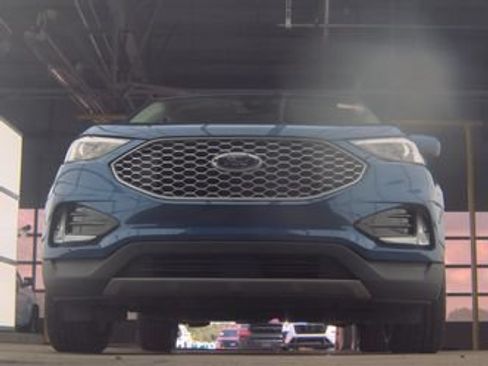 Used 2024 Ford Edge SEL w/ Convenience Package AWD/4WD image 3