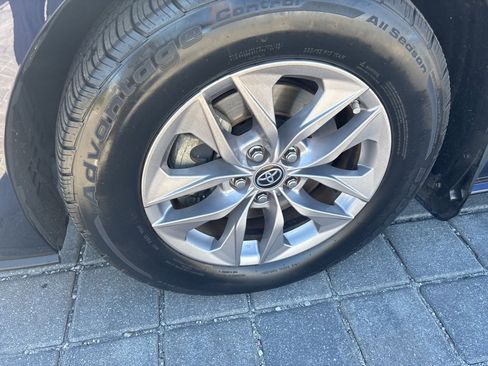 Used 2022 Toyota Sienna XLE image 10