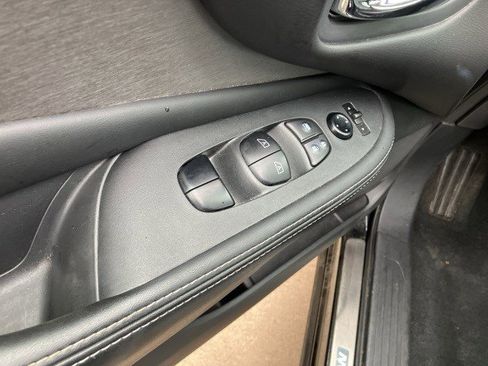 Used 2023 Nissan Murano SV w/ SV Midnight Edition Package image 11