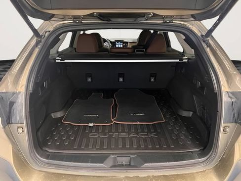 Used 2023 Subaru Outback Touring AWD/4WD image 9