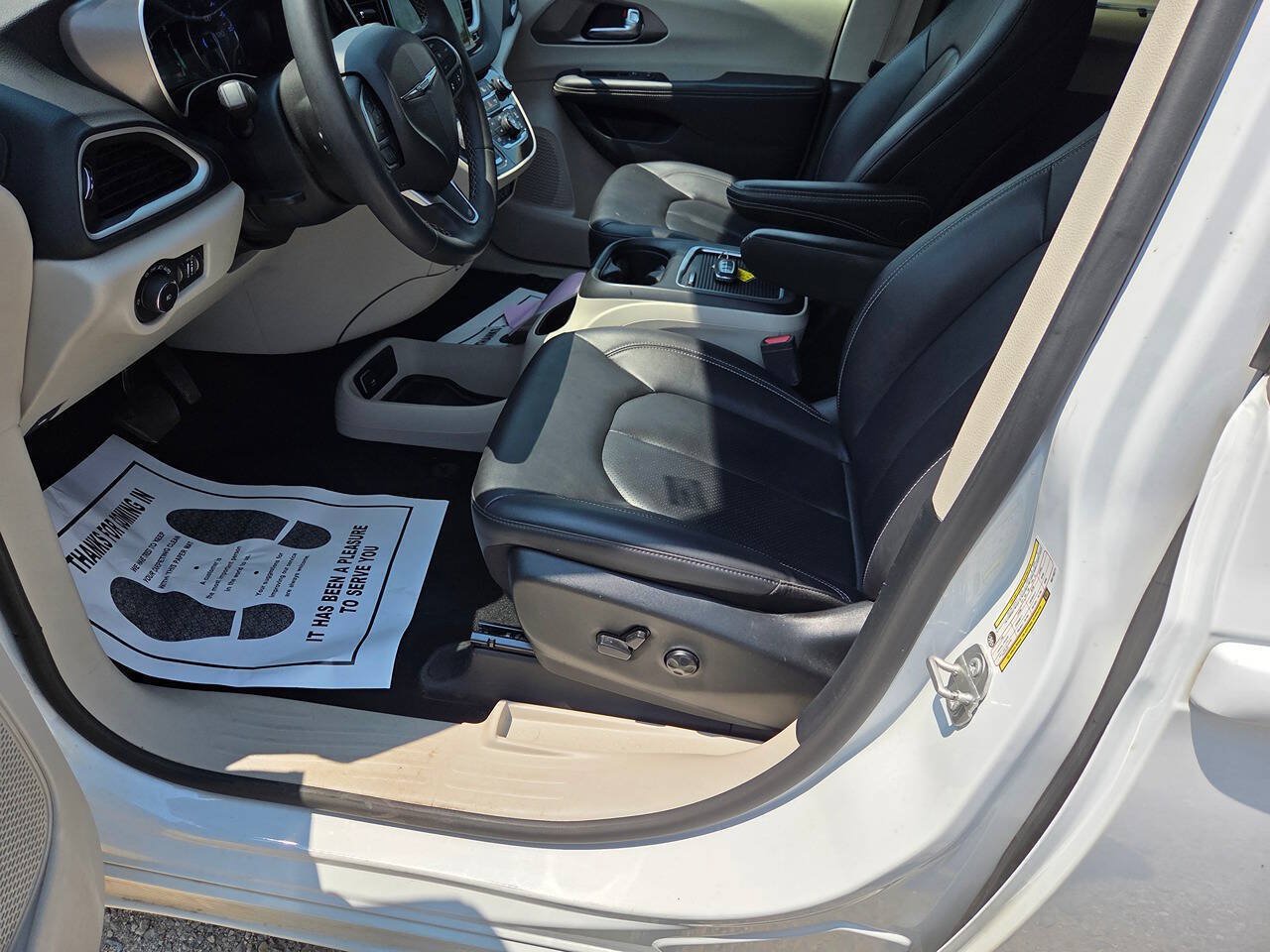 Used 2024 Chrysler Pacifica Touring-L FWD image 14