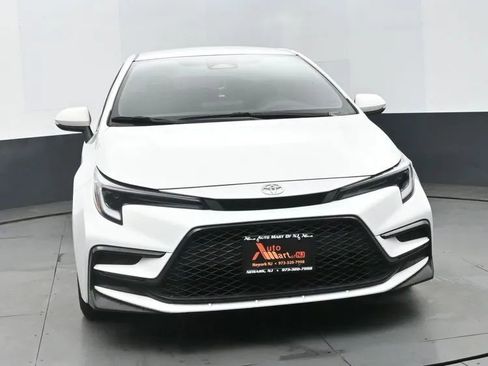 Used 2024 Toyota Corolla SE FWD image 3