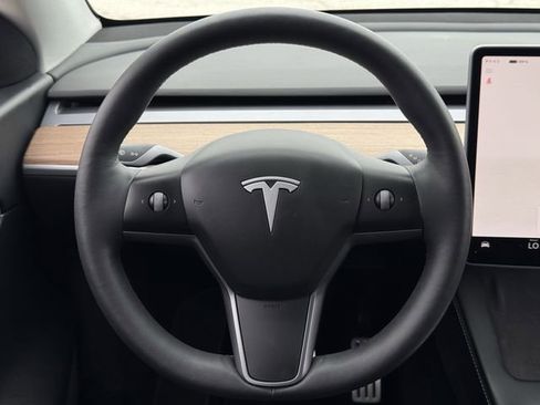 Used 2022 Tesla Model Y Performance image 12