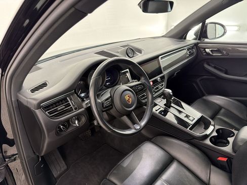 Certified 2024 Porsche Macan S AWD/4WD image 4
