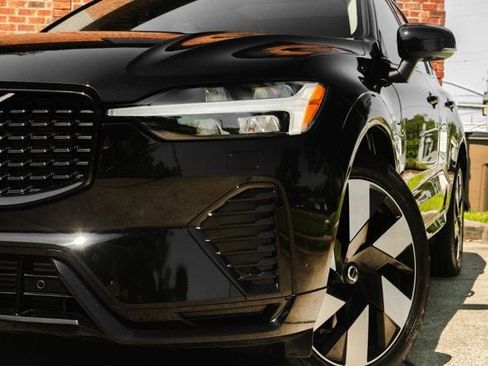 Used 2025 Volvo XC60 T8 Plus w/ Climate Package AWD/4WD image 7