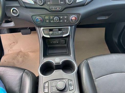 Used 2024 GMC Terrain SLT AWD/4WD image 16