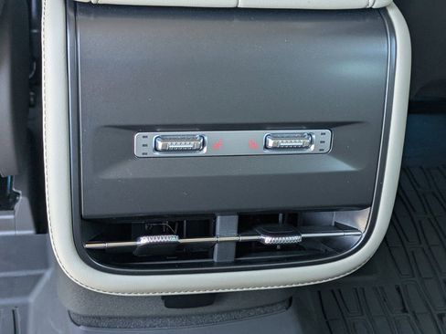 Used 2025 Lincoln Nautilus Premier w/ Equipment Group 102A AWD/4WD image 18