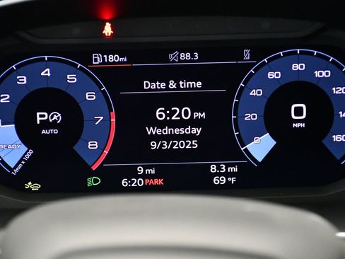 Used 2025 Audi Q3 2.0T Premium w/ Convenience Package AWD/4WD image 26