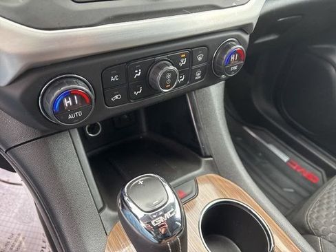 Used 2019 GMC Acadia SLE image 24
